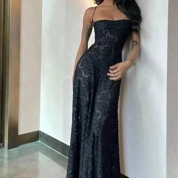 Black Women's Sleeveless Backless Elegant Party Dress With Spaghetti Straps - Picture 3 of 5